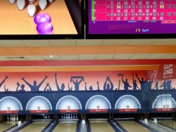 Play Jim Bowling and get the second Jim Bowling for free