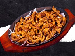 اطلب طبق رئيسي واحصل على الثاني مجاناً