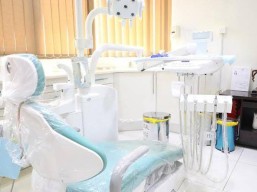 Examination + removal of simple calcareous deposits + cleaning and polishing of teeth + treatment pl