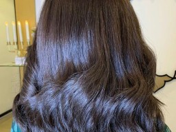 Dark hair dye + hair dryer for 189 riyals