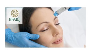 Hydrafacial skin cleansing session