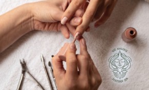 Classic Moroccan bath with hair mask, pedicure and manicure, nail color and a 40-minute relaxing mas