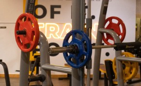 اشترك شهر  فنون قتالية واحصل على شهر في الجيم مجاناً