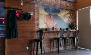 اشتري اي نوع برغر كبير واحصل على حلقات البصل او اصابع موزريلا مجاناً