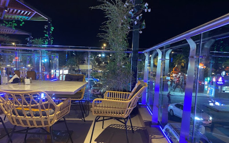 مطعم و مقهى بيتش هاوس