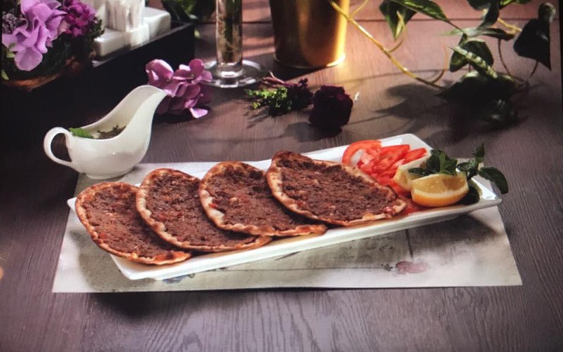 اطلب طبق رئيسي واحصل على الثاني مجاناً